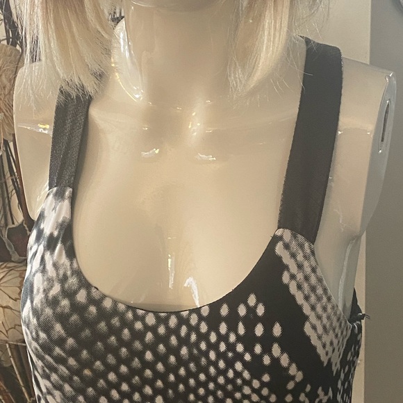 Beautiful dress with snake print - Picture 2 of 5